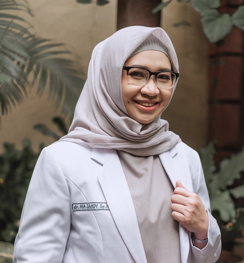 dr. Ria Sandy Deneska, Sp.M(K)